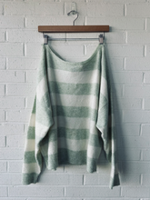 Load image into Gallery viewer, American Eagle Sweater Size Small
