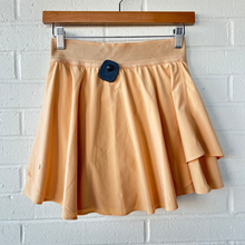 Load image into Gallery viewer, Lululemon Athletic Shorts Size 3/4
