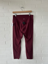 Load image into Gallery viewer, Lululemon Athletic Pants Size 11/12 (31)
