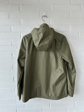 Load image into Gallery viewer, Under Armour Outerwear Size Large
