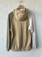 Load image into Gallery viewer, Adidas Sweatshirt Size Medium
