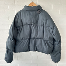 Load image into Gallery viewer, Fabletics Heavy Outerwear Size Extra Large
