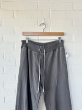 Load image into Gallery viewer, Brandy Melville Pants Size Small
