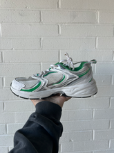Load image into Gallery viewer, Avia Womens Athletic Shoes Womens 9
