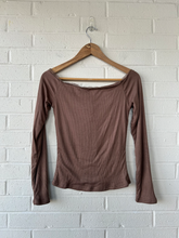Load image into Gallery viewer, Long Sleeve Top Size Medium
