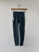 Load image into Gallery viewer, Set Active Athletic Pants Size Extra Small
