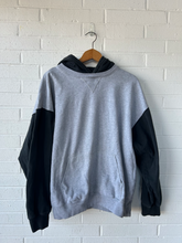 Load image into Gallery viewer, Brandy Melville Sweatshirt Size Small
