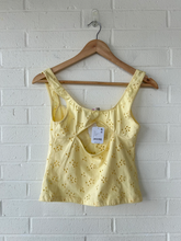 Load image into Gallery viewer, Free People Tank Top Size Small
