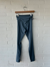 Load image into Gallery viewer, Lululemon Athletic Pants Size Small
