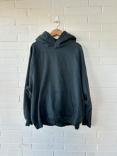 Load image into Gallery viewer, Aritzia Sweatshirt Size Extra Large
