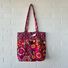 Load image into Gallery viewer, Vera Bradley Purse

