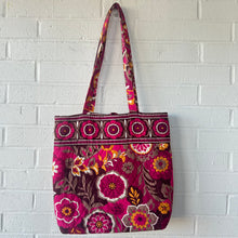 Load image into Gallery viewer, Vera Bradley Purse
