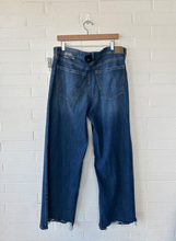 Load image into Gallery viewer, American Eagle Denim Size 13/14 (32)
