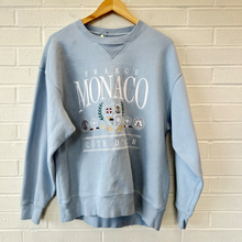 Load image into Gallery viewer, Abercrombie &amp; Fitch Sweatshirt Size Medium
