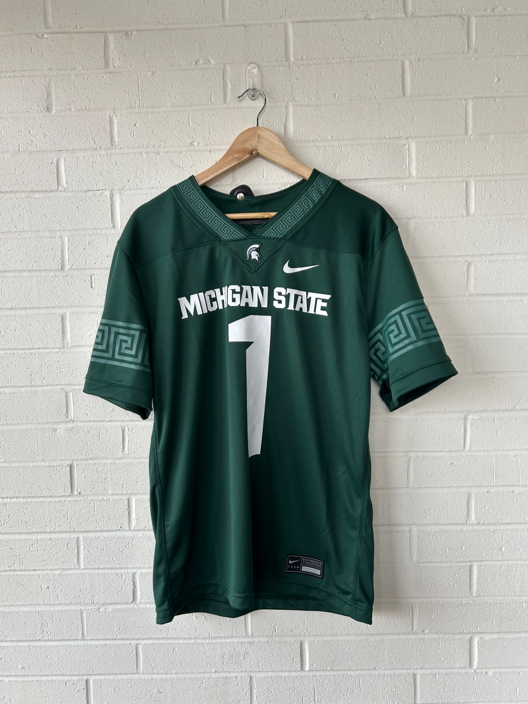 Nike Athletic Top Size Medium