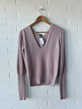 Load image into Gallery viewer, Free People Sweater Size Extra Small
