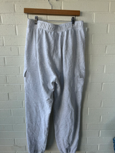 Load image into Gallery viewer, Nike Pants Size Medium
