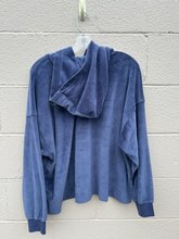 Load image into Gallery viewer, Aerie Sweatshirt Size Medium
