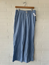 Load image into Gallery viewer, Wild Fable Pants Size Small
