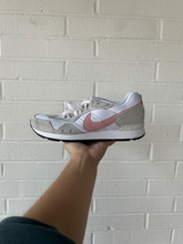 Load image into Gallery viewer, Nike Casual Shoes Womens 7
