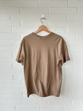 Load image into Gallery viewer, Nike T-shirt Size Small
