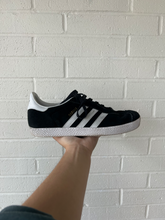 Load image into Gallery viewer, Adidas Casual Shoes Womens 7
