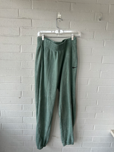 Load image into Gallery viewer, Nike Pants Size Small
