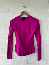 Load image into Gallery viewer, Lulu Lemon Athletic Top Size Small
