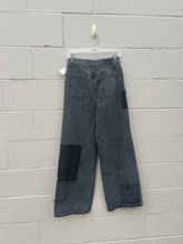 Load image into Gallery viewer, Bdg Pants Size 3/4 (27)
