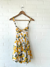 Load image into Gallery viewer, Windsor Dress Size Large
