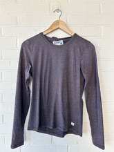 Load image into Gallery viewer, Vuori Athletic Top Size Small
