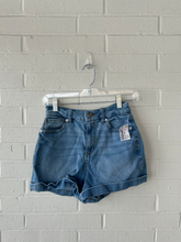 Load image into Gallery viewer, American Eagle Shorts Size 0
