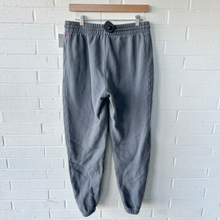 Load image into Gallery viewer, Aritzia Athletic Pants Size Medium
