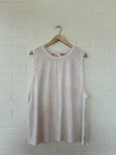 Load image into Gallery viewer, Lulu Lemon Athletic Top Size Extra Large
