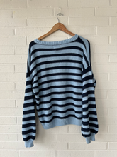 Load image into Gallery viewer, Edikted Sweater Size Extra Small
