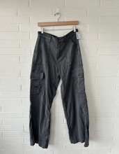 Load image into Gallery viewer, American Eagle Pants Size 9/10 (30)
