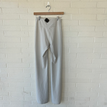 Load image into Gallery viewer, Lulu Lemon Athletic Pants Size 3/4 (27)
