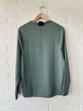 Load image into Gallery viewer, Lulu Lemon Athletic Top Size Small
