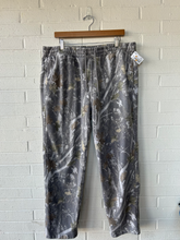 Load image into Gallery viewer, Abercrombie &amp; Fitch Pants Size Extra Large
