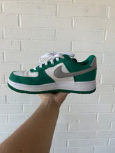 Load image into Gallery viewer, Nike Casual Shoes Womens 8
