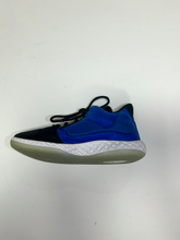 Load image into Gallery viewer, Nike Womens Athletic Shoes Womens 8.5
