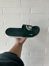 Load image into Gallery viewer, Nike Sandals Womens 7
