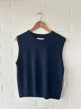 Load image into Gallery viewer, Abercrombie &amp; Fitch Sweater Size Large
