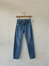 Load image into Gallery viewer, Levi Denim Size 0 (24)
