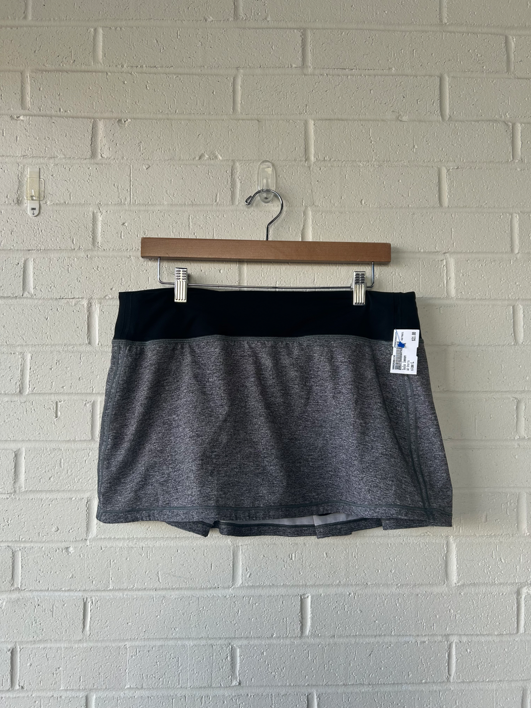 Lulu Lemon Athletic Shorts Size Large