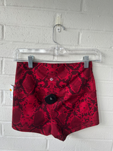 Load image into Gallery viewer, Lulu Lemon Athletic Shorts Size Small
