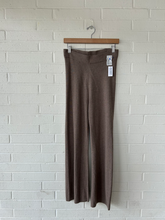 Load image into Gallery viewer, Old Navy Active Pants Size Small
