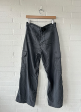 Load image into Gallery viewer, American Eagle Pants Size 9/10 (30)
