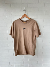 Load image into Gallery viewer, Nike T-shirt Size Small
