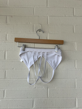Load image into Gallery viewer, Gym Shark Sports Bra Size Extra Small
